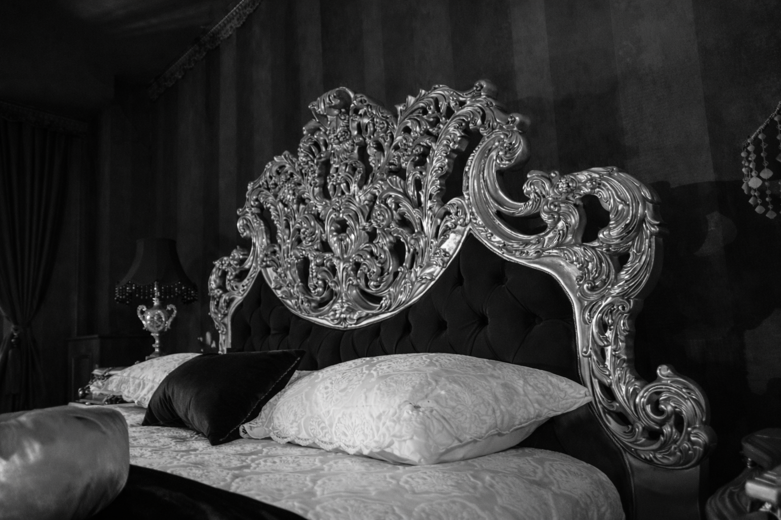 Luxury Royal King Size Bedroom Furniture Set – Complete Premium Antique Collection