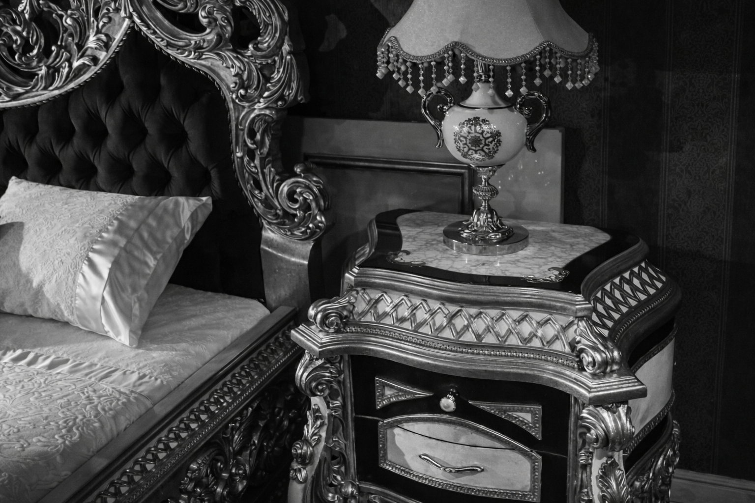 Luxury Royal King Size Bedroom Furniture Set – Complete Premium Antique Collection