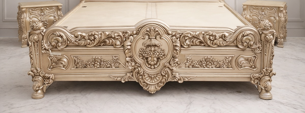 Antique royal style king size bed