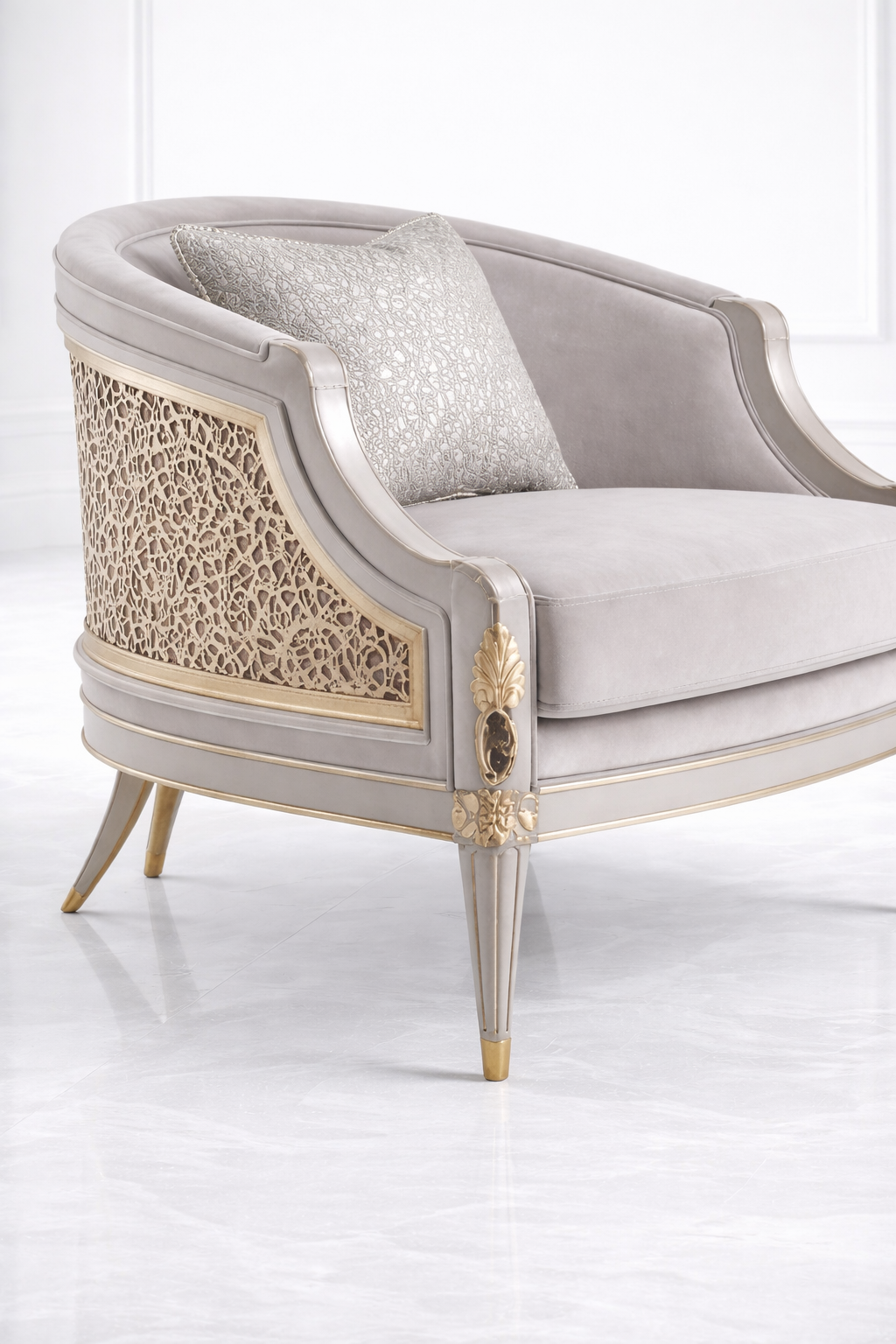 Luxury Designer Accent Chair – Modern Royal Lounge Chair