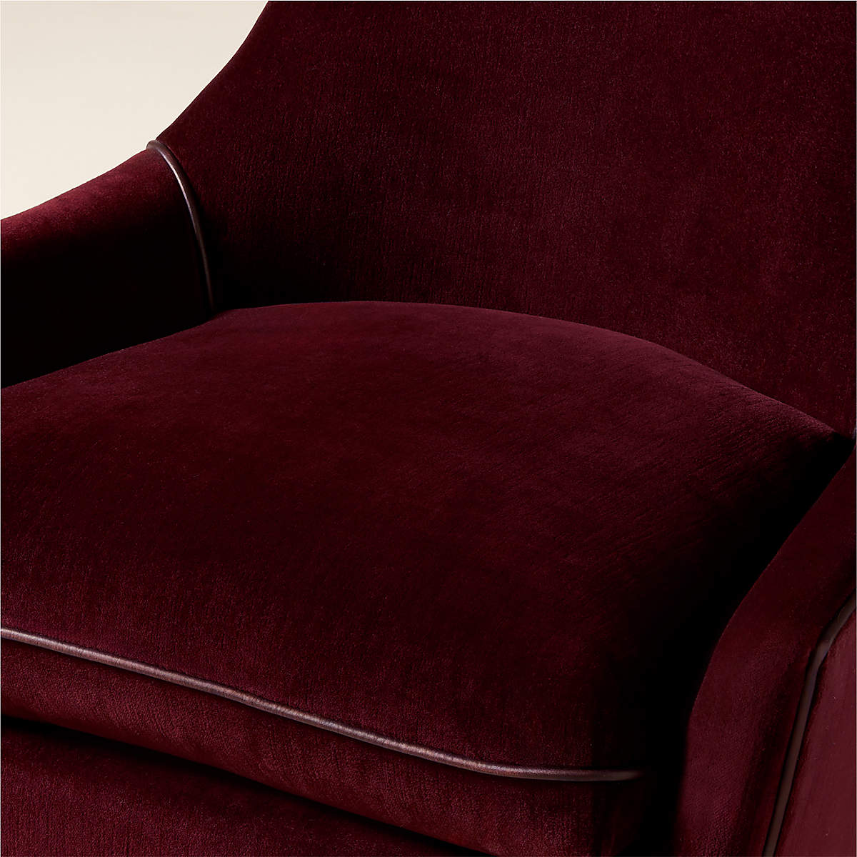 Premium accent seating chair with plush cushion